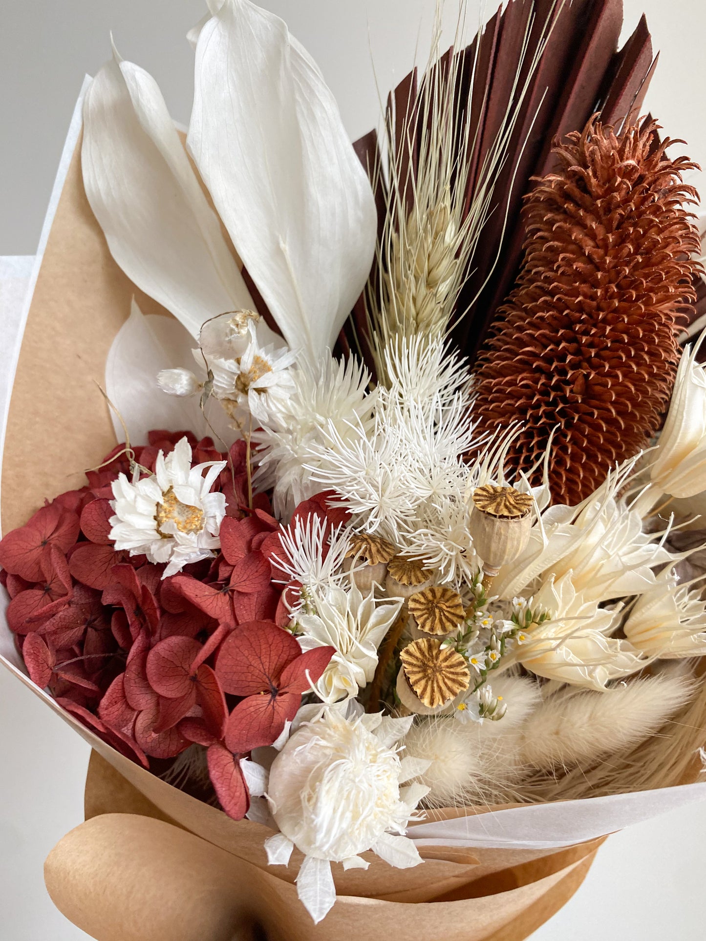 Neutral everlasting posy
