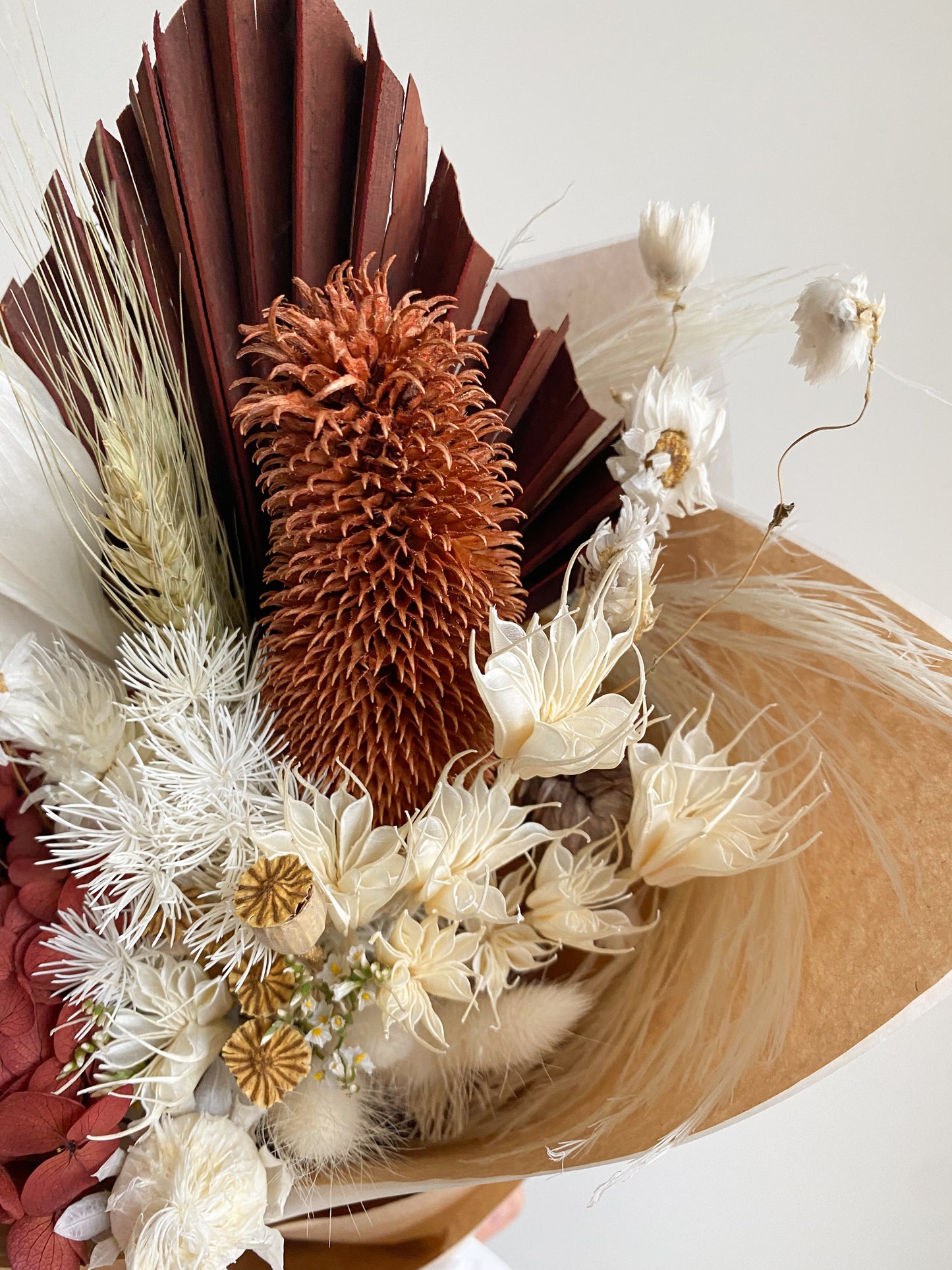 Neutral everlasting posy