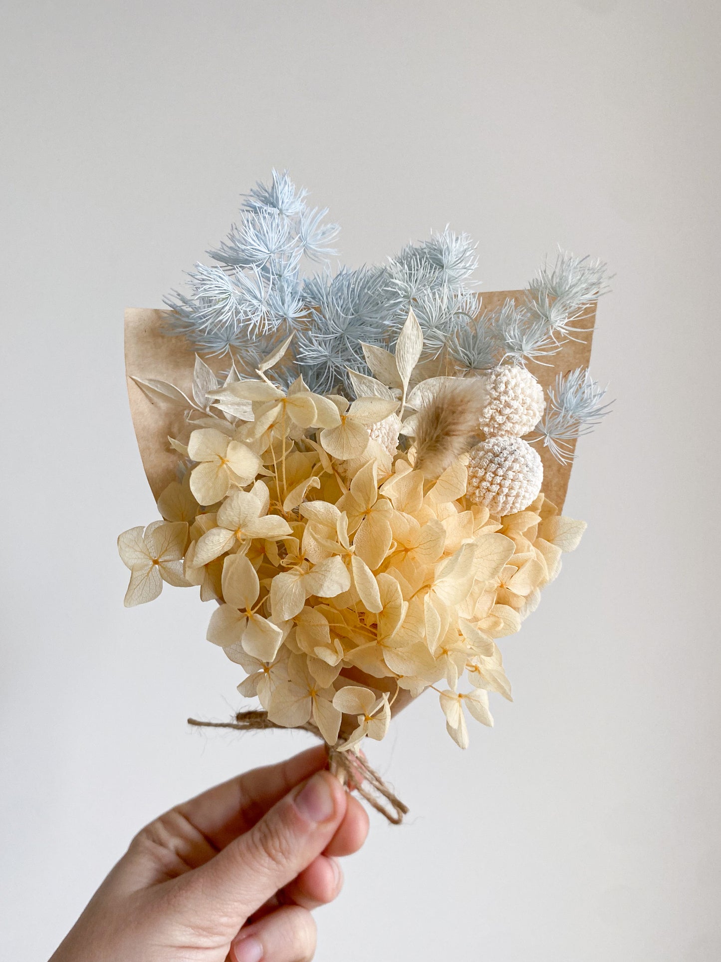 Dried mini posy - blue/yellow