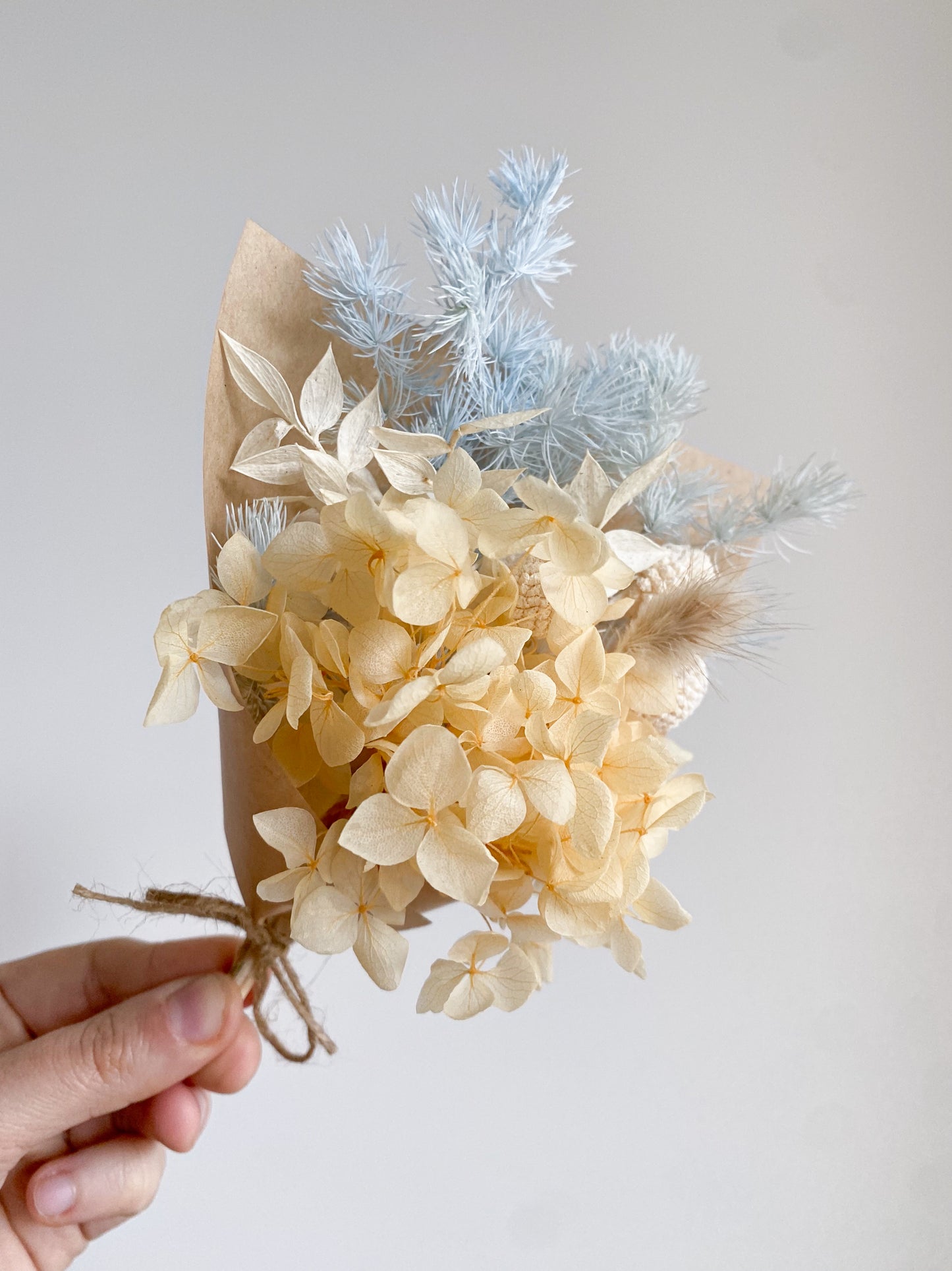 Dried mini posy - blue/yellow
