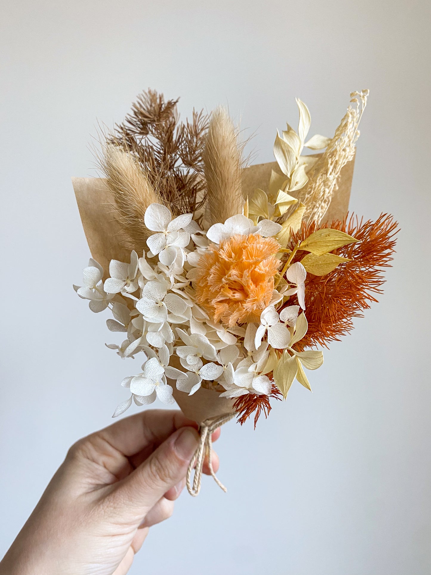 Dried mini posy - neutrals