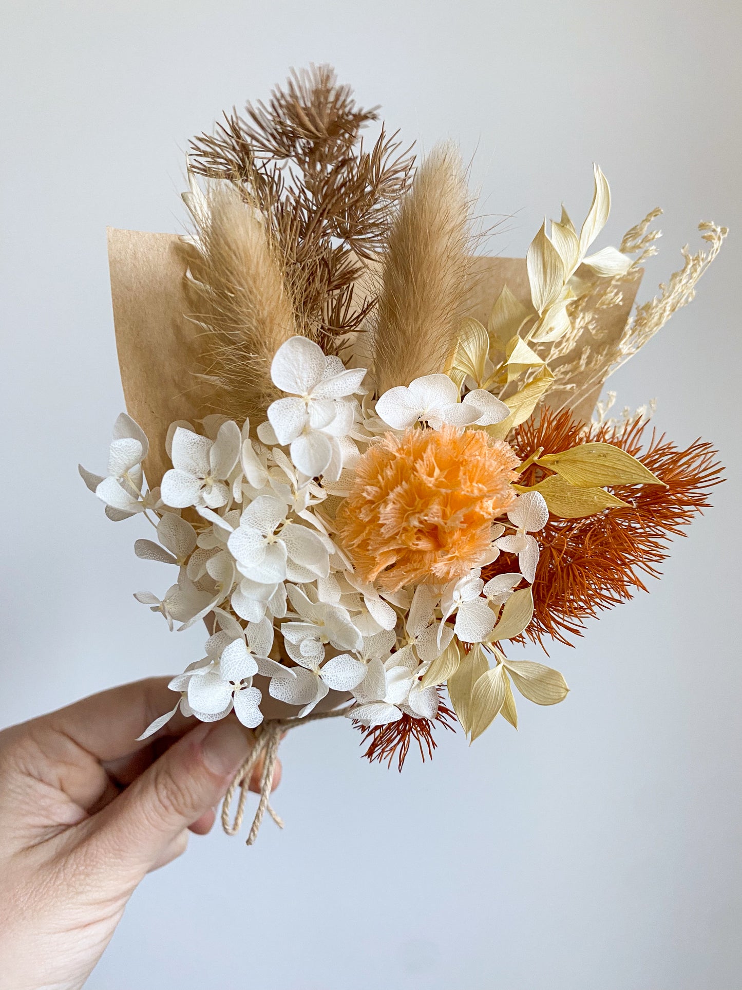 Dried mini posy - neutrals