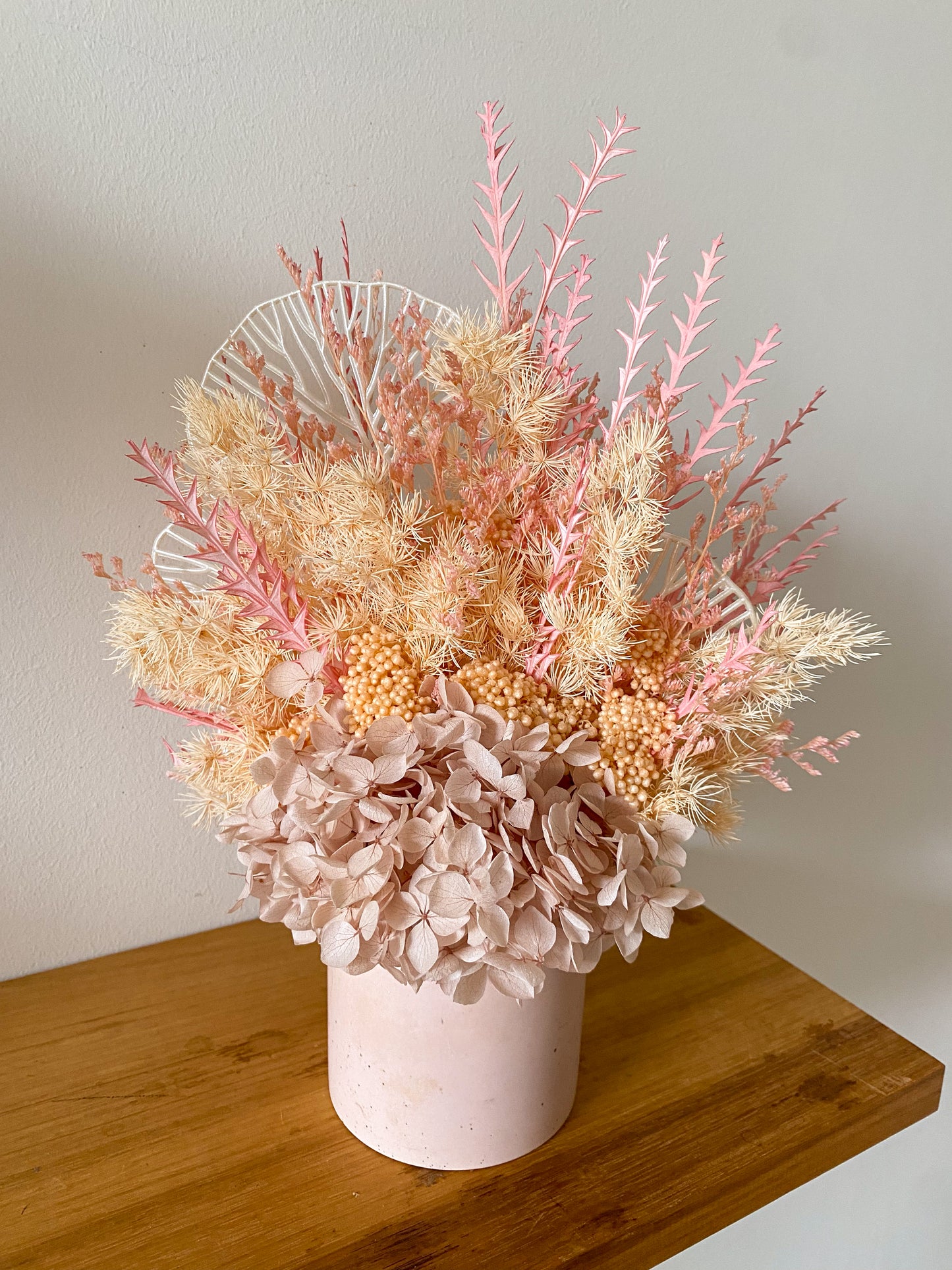 Pink everlasting pot - medium