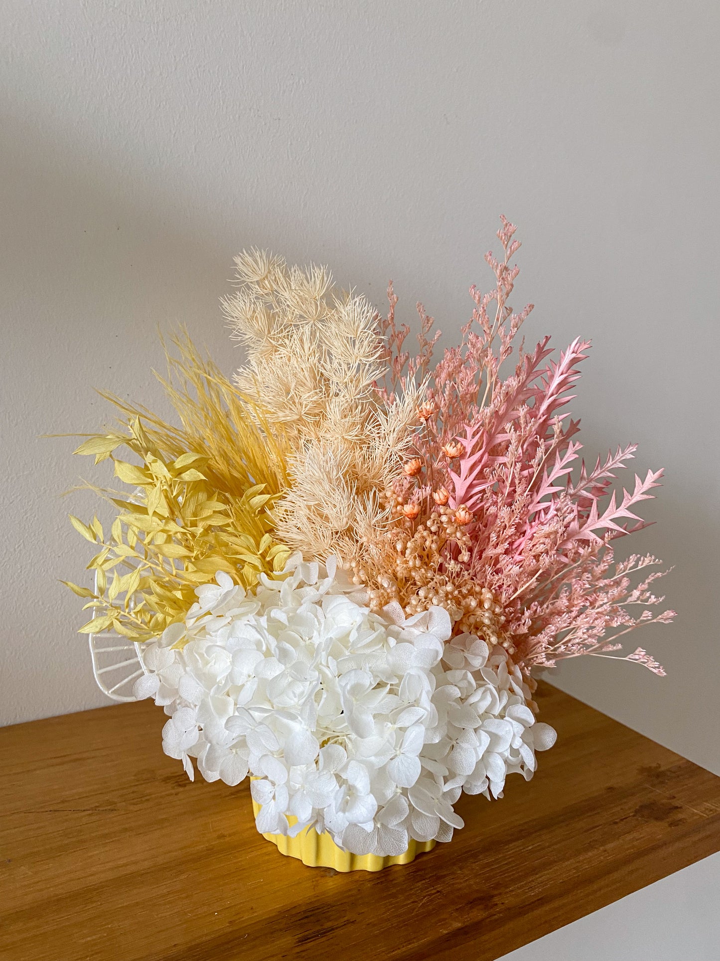 Warm pastel everlasting pot - medium