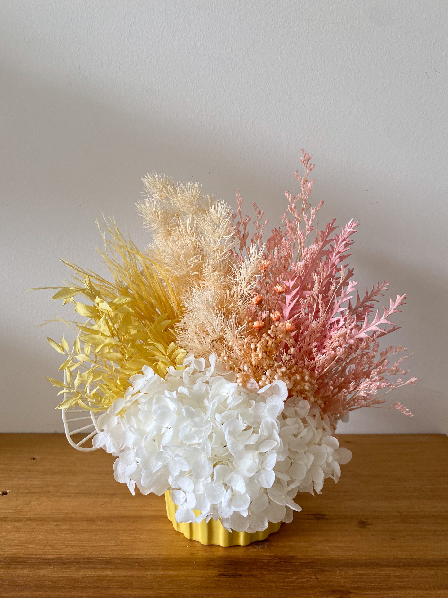 Warm pastel everlasting pot - medium
