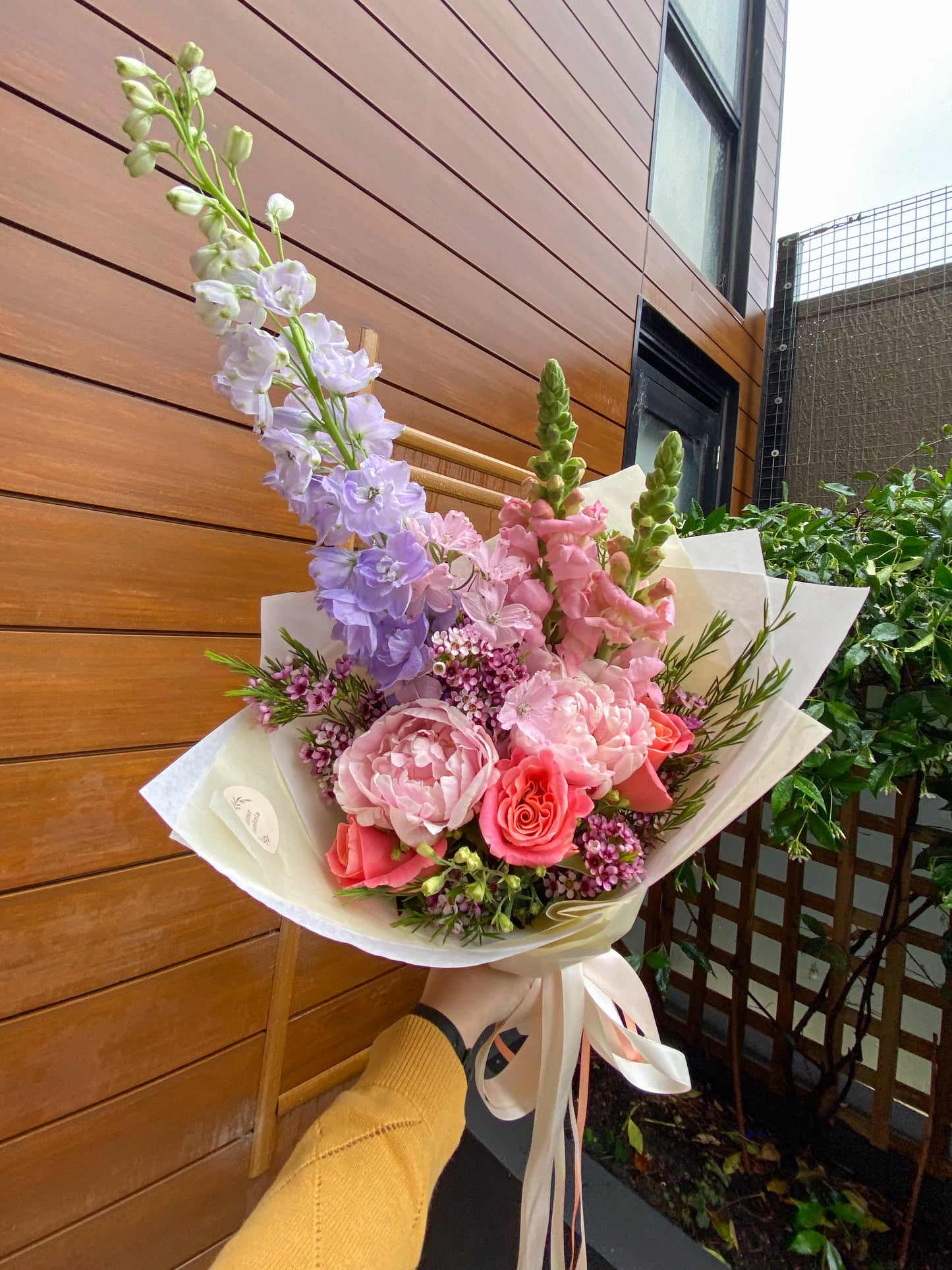 MOTHER'S DAY: Florists choice bouquet/vase - small