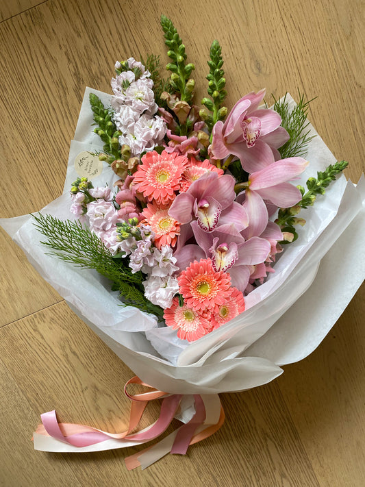 MOTHER'S DAY: Florists choice bouquet/vase - large