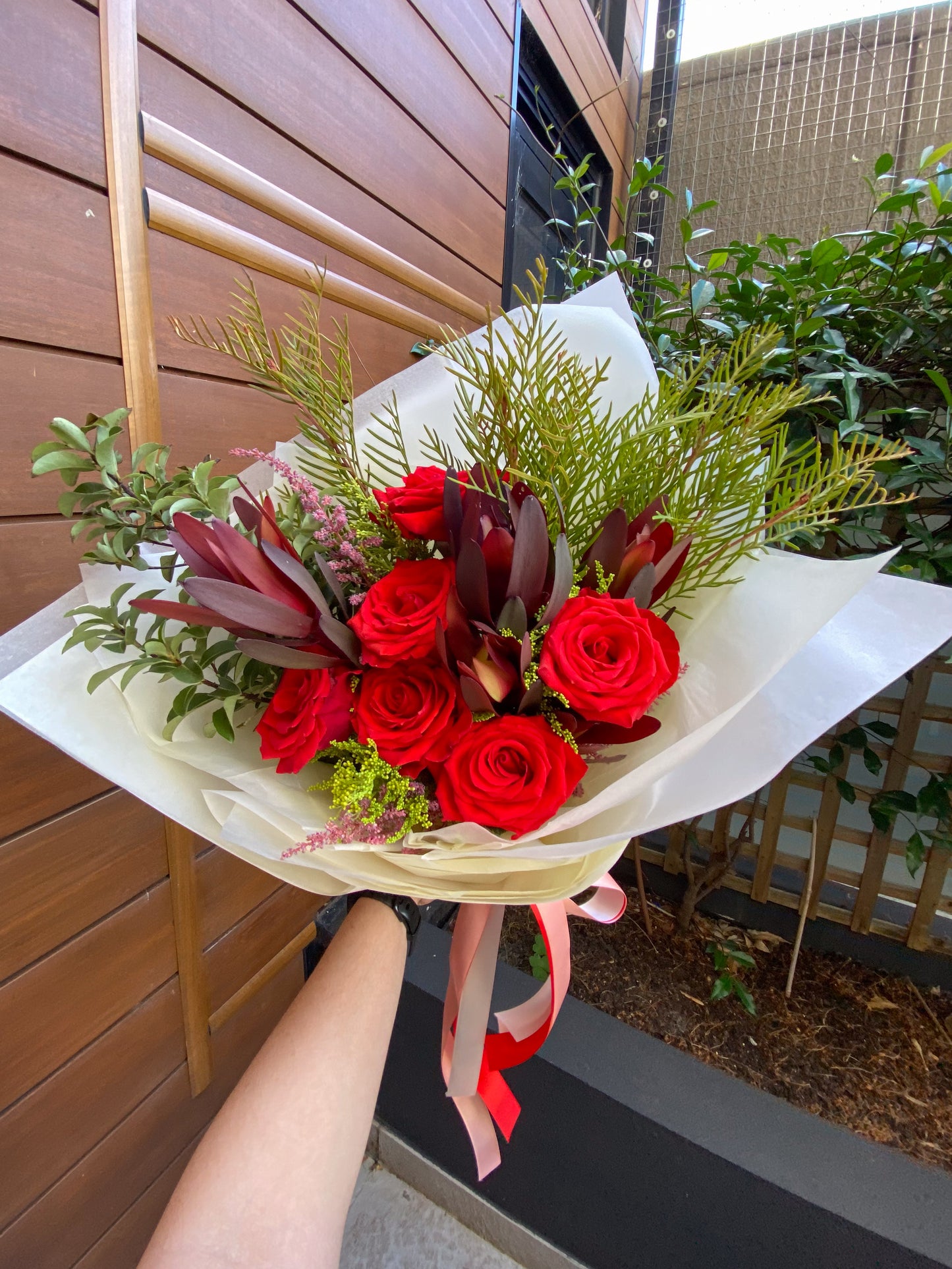 MOTHER'S DAY: Florists choice bouquet/vase - large