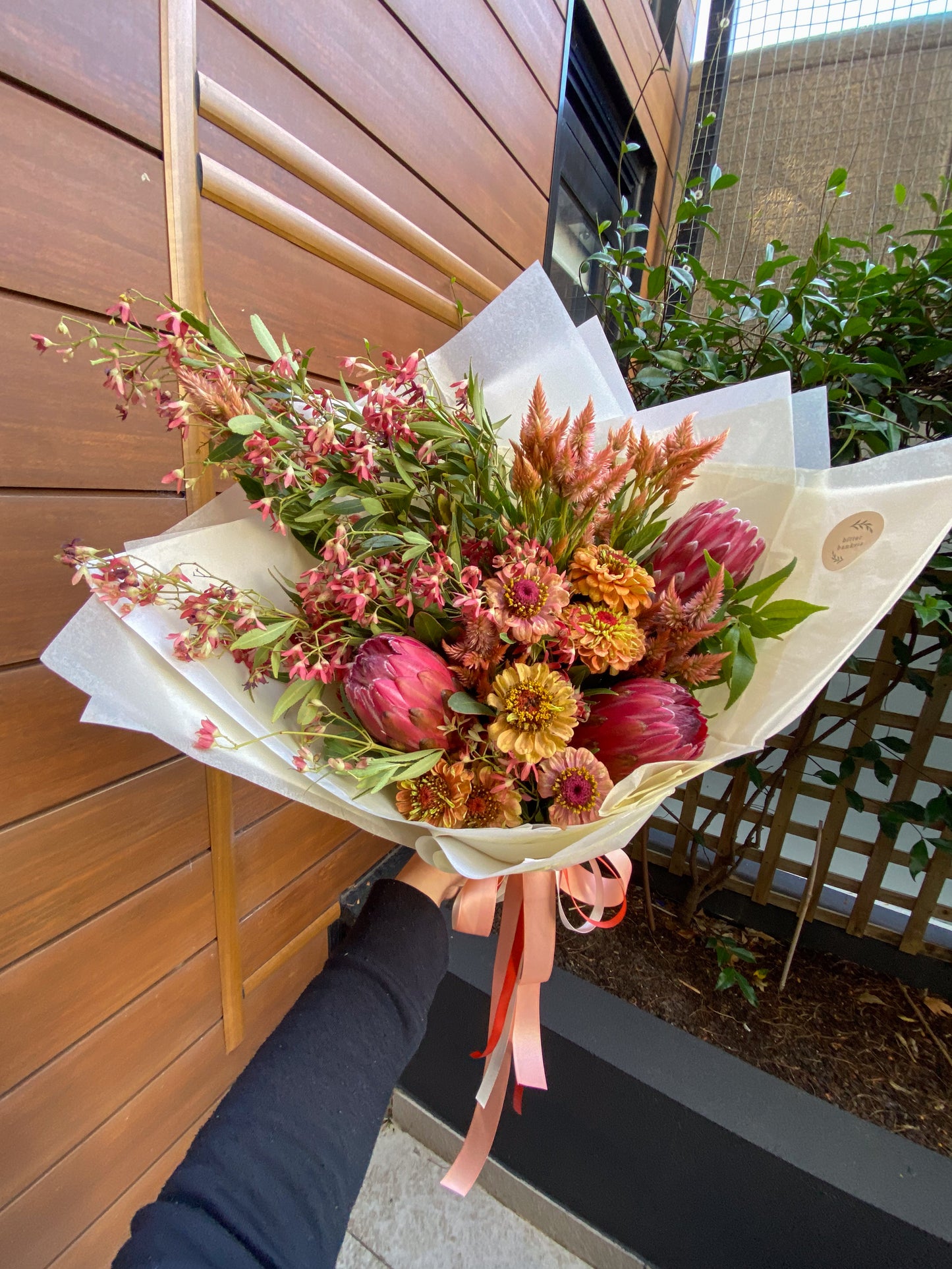 MOTHER'S DAY: Florists choice bouquet/vase - large
