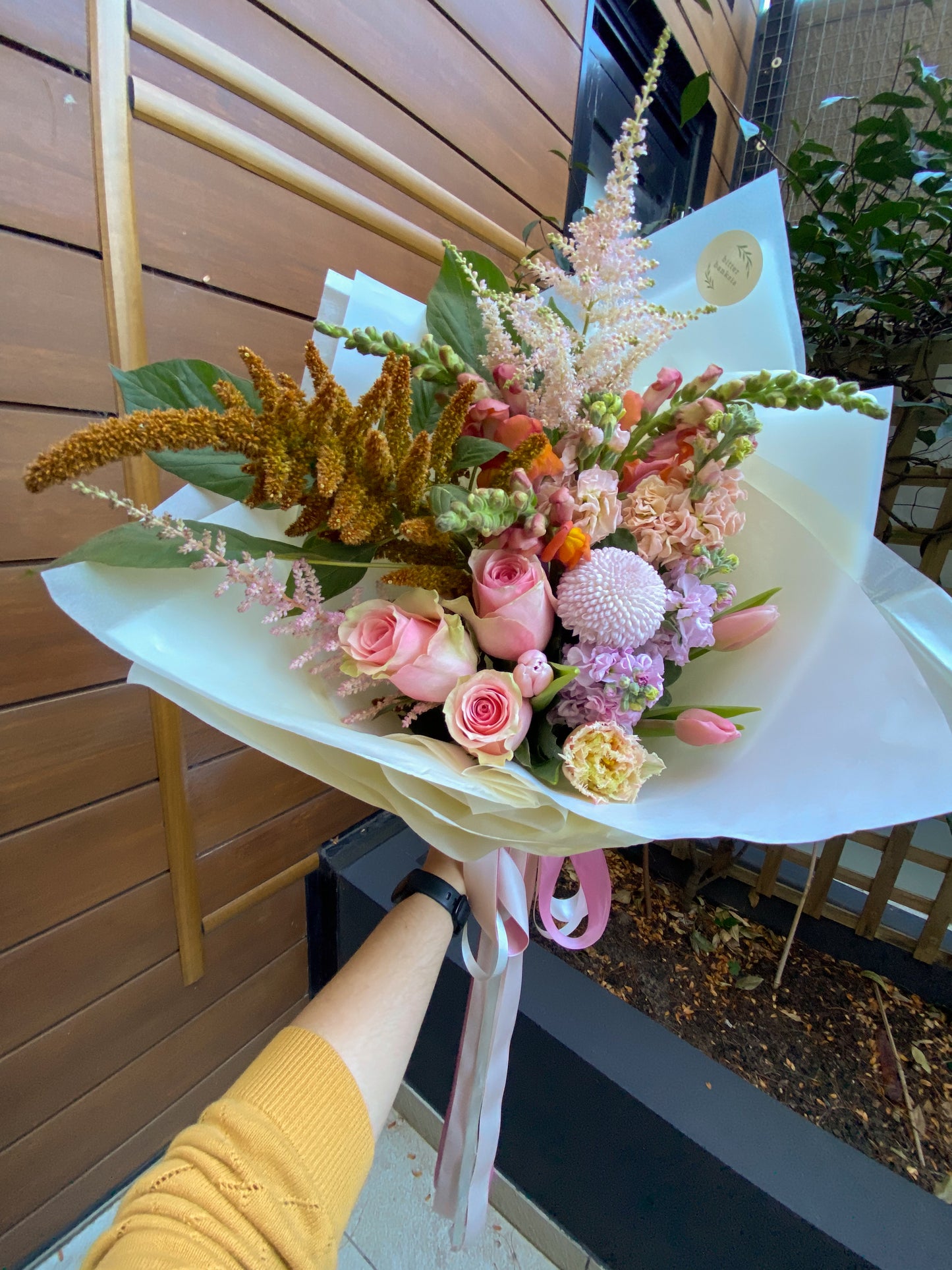 MOTHER'S DAY: Florists choice bouquet/vase - large