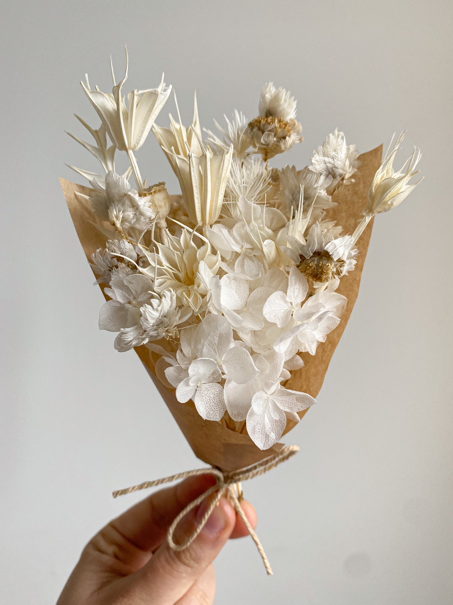 Dried mini posy - cream