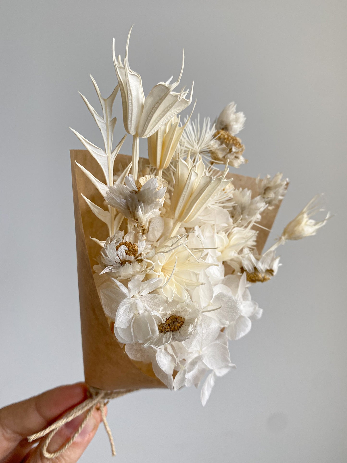 Dried mini posy - cream